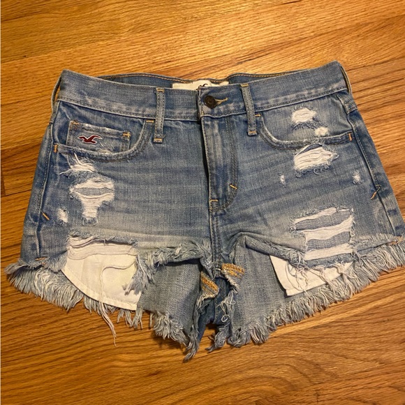 Hollister ripped Jean shorts - Picture 1 of 3